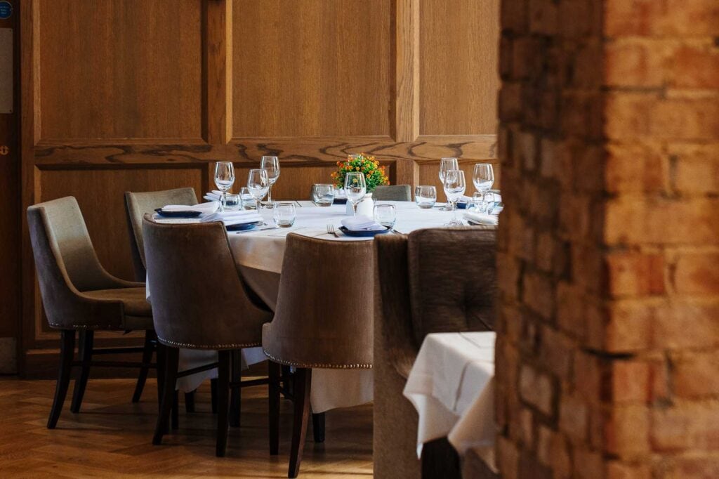 Stylish dining table with white tablecloths, glassware, and floral centrepiece, perfect for fine dining in Rutland.