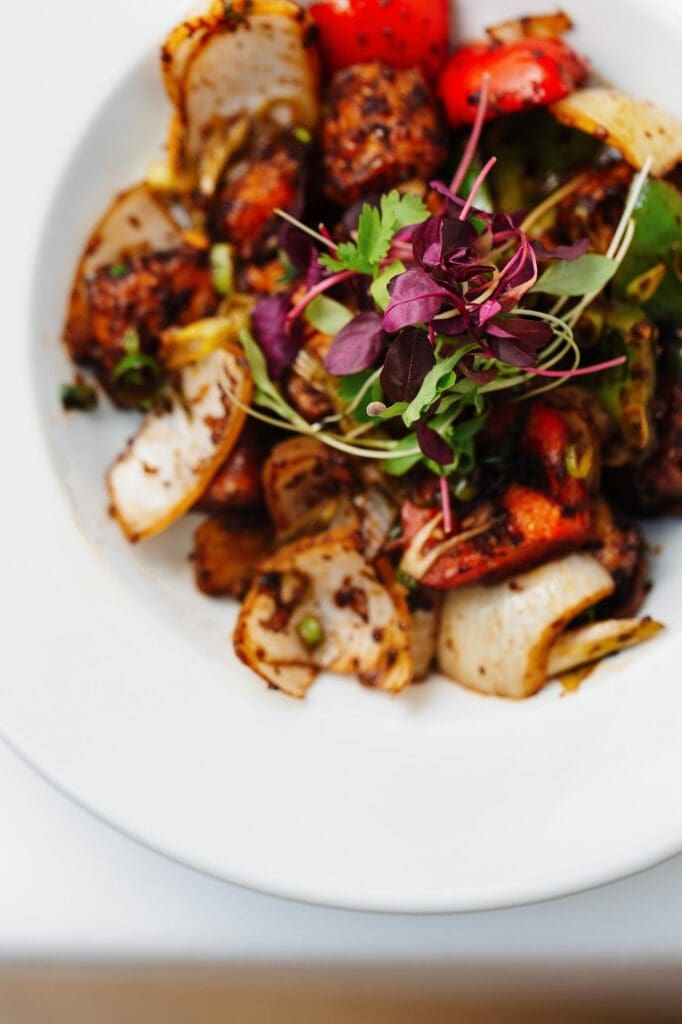 Delicious Indian restaurant dishes featuring grilled meats and vibrant vegetables, styled for professional food photography in Oakham. Perfect for showcasing Jashir’s menu.
